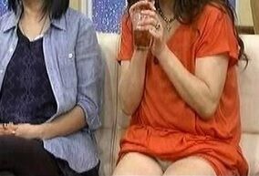 【悲報】女芸人さん、テレビ番組でパ〇チラしまくってしまうwww
