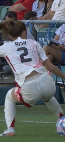 【悲報】女子サッカーさん「白パンが透けて困る」→ ガチで廃止にしてしまうwww