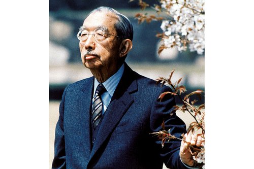 【悲報】「ドイツはヒトラーを反省してるのに日本は天皇を賛美してる」←これ