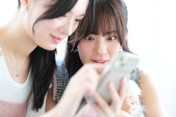 【画像あり】女インフルエンサーさん、加工無しだとけっこう変わる⇒！！