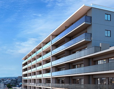 【画像】今期アニメにとんでもないマンションが登場してしまうwww