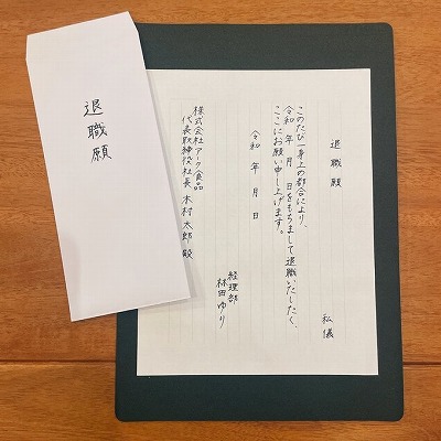 【悲報】新入社員さん、年間休日107日のはずが年間休日93日と言われ初日に退職してしまうwww