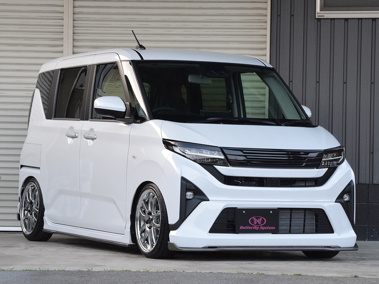 【画像11枚】260万円の軽自動車、カッコよすぎるwww