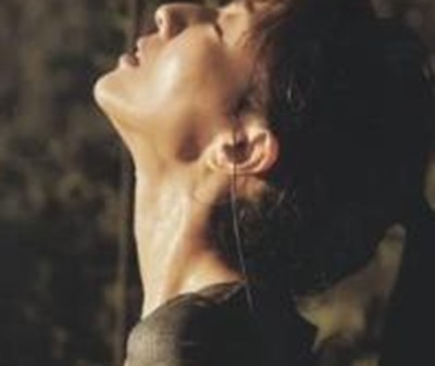 【画像】田中みな実さん、乳首の形をくっきりさせてしまう！