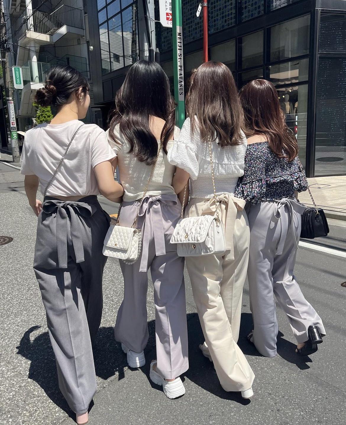 【画像】夏になると大量発生するこういう女の子たちwww