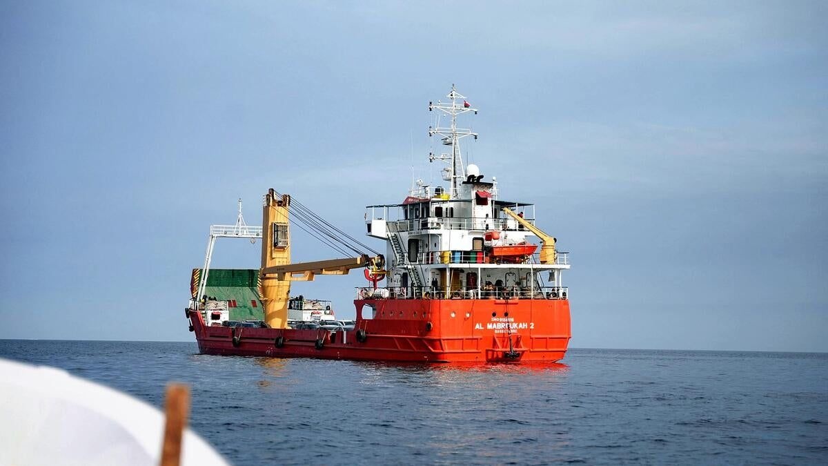 トラちゃん「ホルムズ海峡でイランに通航料を支払った船を探すため一時封鎖」 ニダ国が危機に