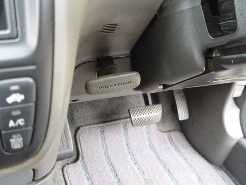 【画像】最近の免許持ちさん、自分の車なのにサイドブレーキを知らない