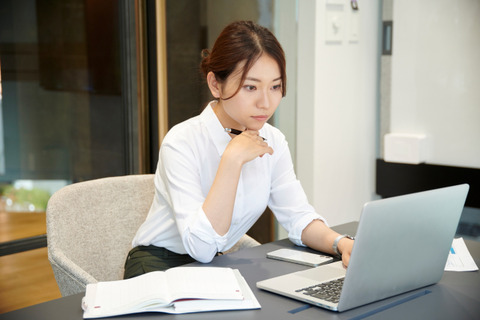 後輩女「終電、行っちゃいましたね…」ワイ「…今日うち、泊まる？」後輩女「！…は、はいっ///」…結果www