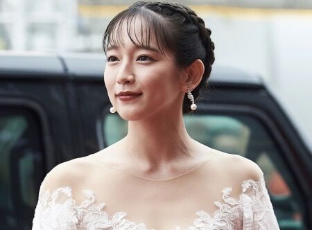 吉岡里帆そっくりの女子アナ、推定Fカップの大量お乳www