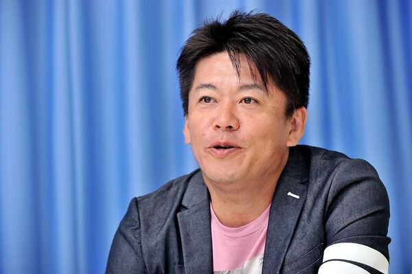 【画像あり】ホリエモンさん、HIKAKIN麦茶を5文字でレビューwww