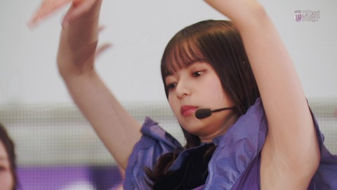 【画像あり】脇汗びちょびちょwww齋藤飛鳥の『ライブ脇』が最高すぎたwww