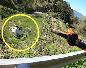 【愛媛】山道ツーリング中に横転している軽トラを見つけたライダーたちの救助活動。
