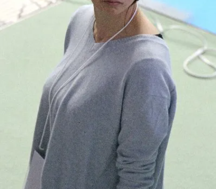 【画像】とんでもないおっぱいが、アナウンサーとして採用されてしまうwww