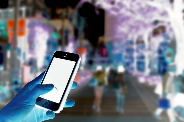 【画像】お姉さん、舐めてるところを隠し撮りされる⇒♡