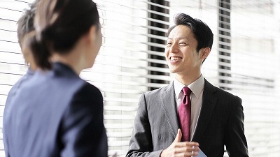 【悲報】真っ当に育った大人「植物がさー、お皿がさー、舞台がさー」真っ当じゃない大人「外食がさー、グッズがさー、映画がさー…」