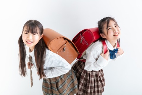 【画像】JSさん、、ゴムを咥えて自撮りしてしまうwww