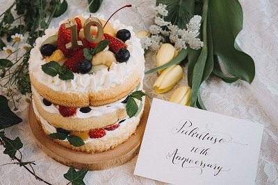 【悲報】スイス人が“日本人”をモデルにして作ったケーキ、限界突破www