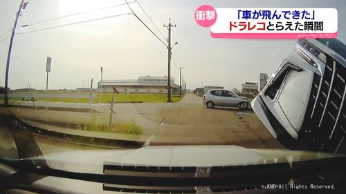 【動画】運転女さん、川に落ちる