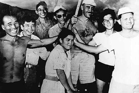 【地獄】無人島に女1人男32人とかいう状況、想像以上にヤバいｗｗｗ