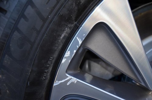 【悲報】ホイールのガリ傷って直るん？