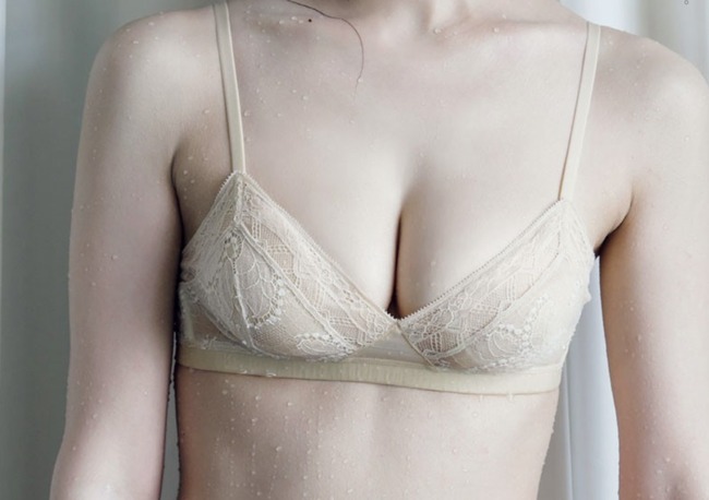 【画像】競馬バラエティの女子アナ、巨乳を超えた大巨乳www