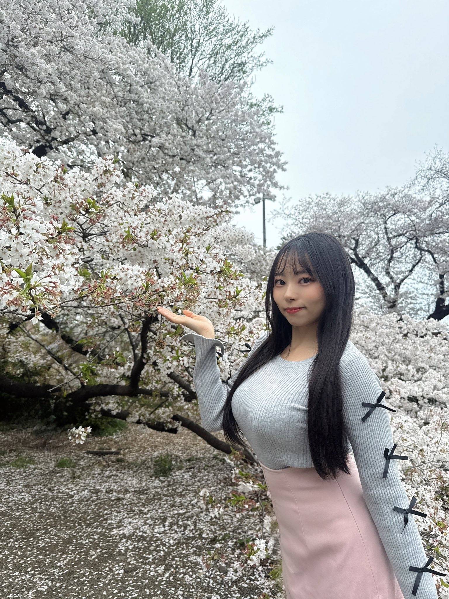 【画像】巨乳声優さん、桜を使ってあたシコwww