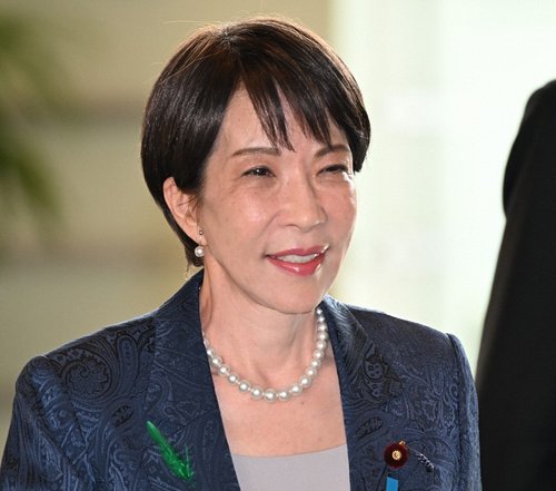 【悲報】300議席の高市早苗「靖国行きません、消費税減税しません、スパイ防止法しません。」