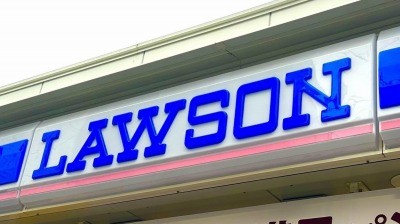 【動画】ローソン店員、客の前で殴り合いの喧嘩を始めて現場がカオスにwww