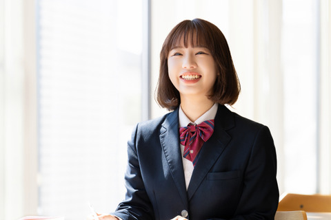 【画像】JKさん「中にインナー着てるから寒くないよ！ほらwww」⇒