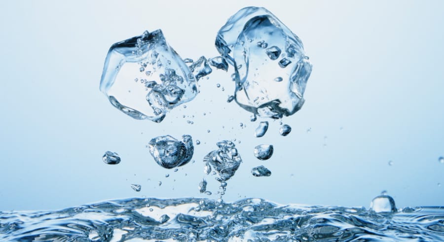 「お湯が水より先に凍る」ムペンバ効果──量子の世界にも同じ仕組みが隠れていた