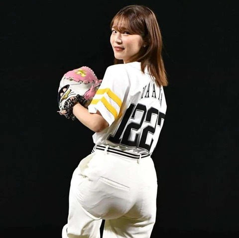 【画像】今月まだ内田真礼さんの尻（デカケツ）見てない奴www