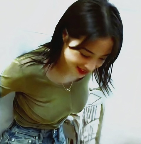 【画像】広瀬アリスの乳袋www