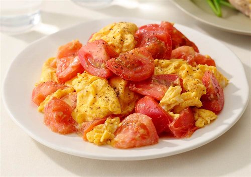 【朗報】トマトの卵炒めとかいう謎の料理