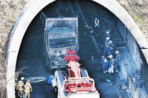 【悲報】新名神6人死亡事故、身元判明に半月以上かかるほどヤバい状態だった