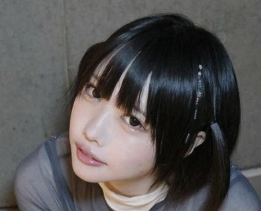 【画像】あのちゃん、前屈みでくっきりとお乳が・・・