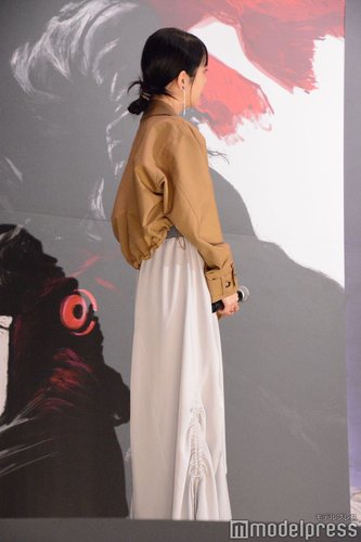 【画像】浜辺美波さんの身体、薄すぎてとんでもないことになってしまうwww