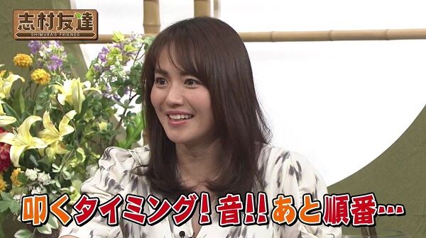 【画像】磯山さやかさんお胸を挟まれる⇒！！