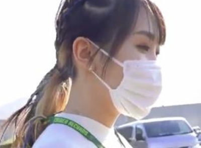 【画像】YOASOBI・ikuraの突き出た乳房、シコリティの高さが異常！