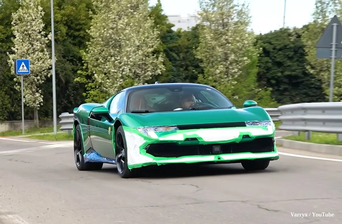 いまやフェラーリのトレンドカラーは「グリーン」？本社付近を走行する車両に異変、もはやロッソは少数派に【動画】