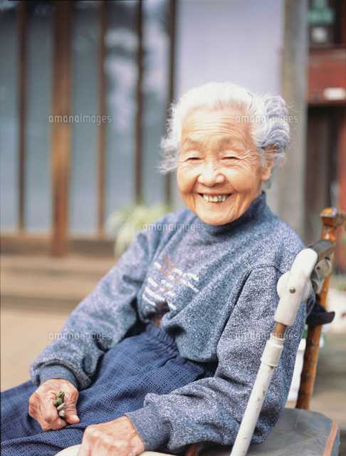 まだ老人が当たり前のような顔して歩道をチャリで走ってるな