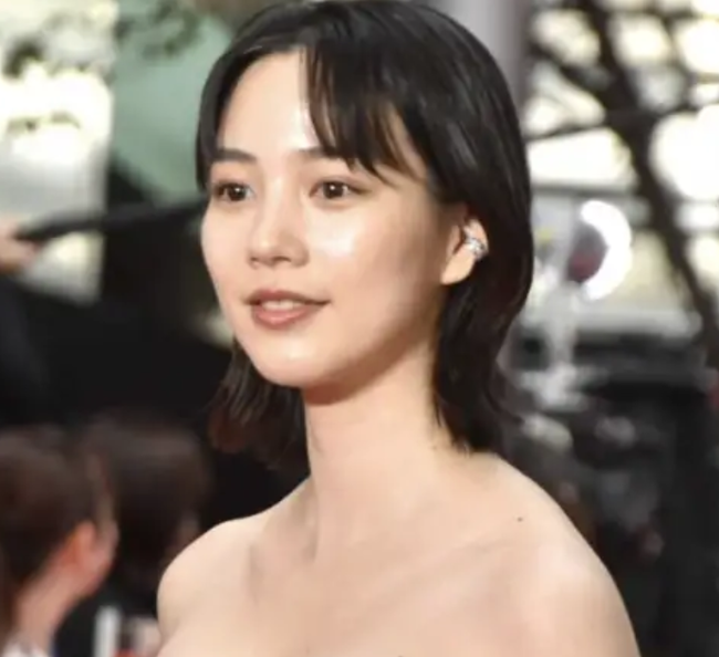【朗報】能年玲奈のバカデカイお尻www