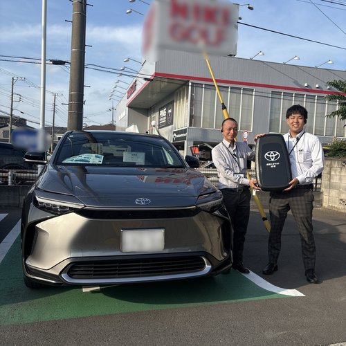 【画像】ギャルさんの納車式の写真、ツッコミどころが多すぎる