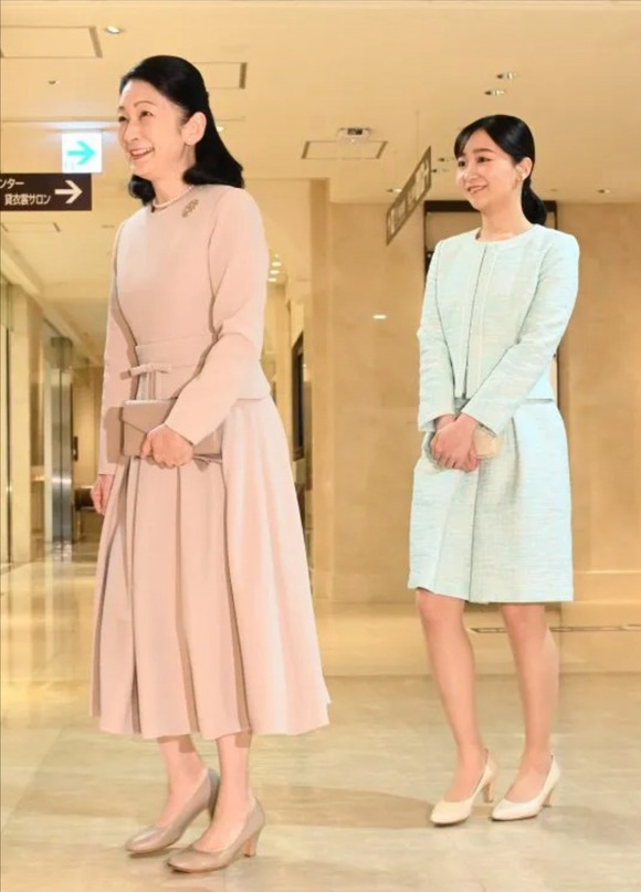 【朗報】佳子さま(31)まだ膝小僧出してもイケる（画像あり）