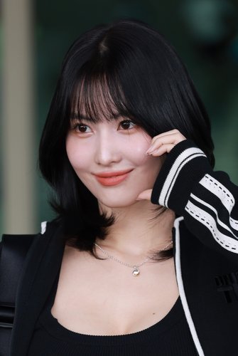 【画像】TWICEモモさん、余りにもだらしない着方でえちえちブラジャー姿を晒してしまう…