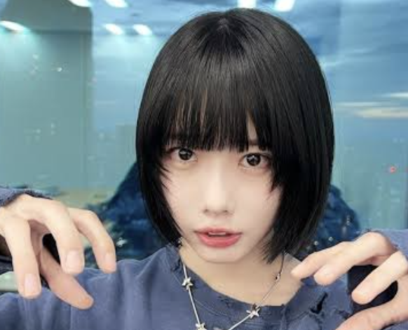 【画像】あのちゃん、生足がガチでシコすぎる