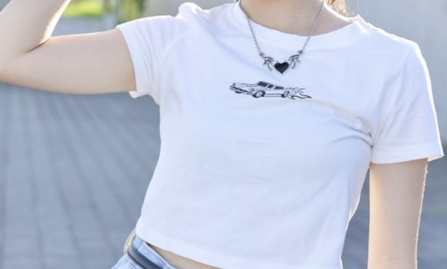 【画像】こういうパツパツのスーツ履いてる女、シコすぎるよな