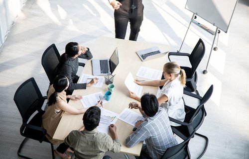 【悲報】女子社員に言ったらセクハラになるビジネス用語、ガチでありすぎる