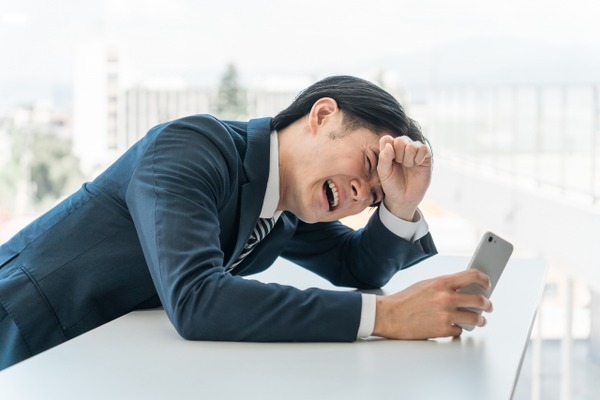 【愕然】幹部（月収180万）「赤字だぞ！死ぬ気で働け」部下（月収18万）「申し訳ございません！！」⇒幹部切ったらwww