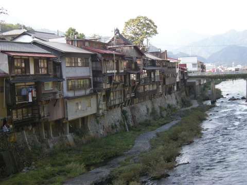 【閲覧注意】こういう所に家建てる奴ってなんなの？