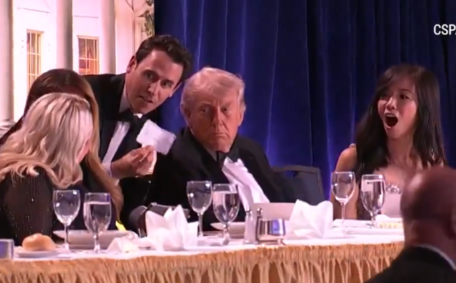 【動画あり】 トランプ大統領出席の夕食会、銃撃される